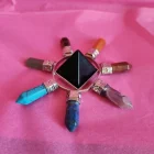 GENERADOR DE ENERGÍA DE 8 CM EN ÓNICE CON PIEDRAS DE LOS CHAKRAS
