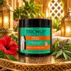 Mascarilla capilar Trichup Hair Fall Control con hibisco, albahaca sagrada y neem en tarro negro
